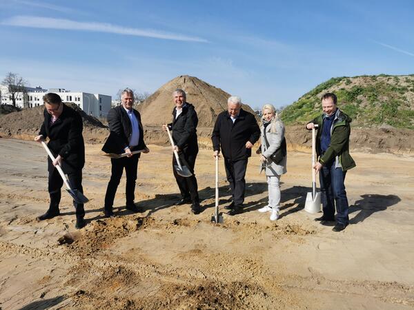 Wohnbauprojekt Wei�e Stadt: Der Spatenstich f�r den 3. Bauabschnitt ist erfolgt.