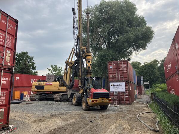 Die vorbereitenden Arbeiten zur Freilegung der Bombe am Pankeweg kommen gut voran.
