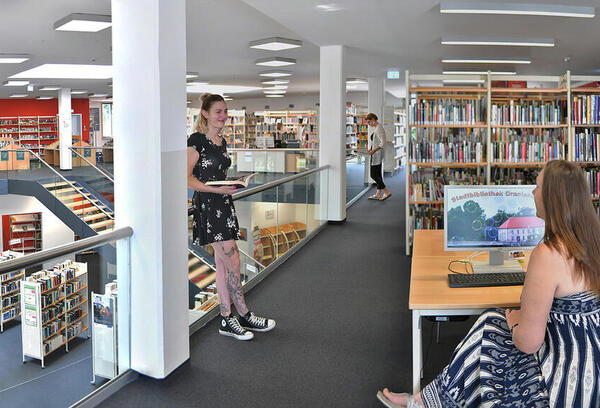 Oranienburgs Stadtbibliothek hat ein �berragendes Angebot an analogen und digitalen Medien.