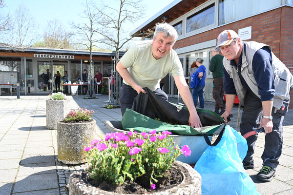 Fr�hjahrsputz am B�rgerzentrum Oranienburg