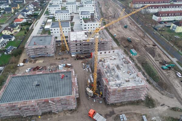 Die WOBA investiert weiter. Die neuen Wohnungen in der Wei�en Stadt sind fast fertig.