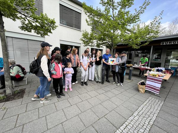 Der Abschluss des Fr�hjahrsputzes wurde auch diesmal wieder vor dem B�rgerzentrum gefeiert.