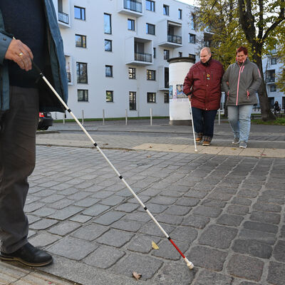 Abgesenkte Bordsteine sind wichtig f&uuml;r Menschen mit bestimmten Einschr&auml;nkungen. Am 22.5. findet ein inklusiver Jahresempfang statt. 
