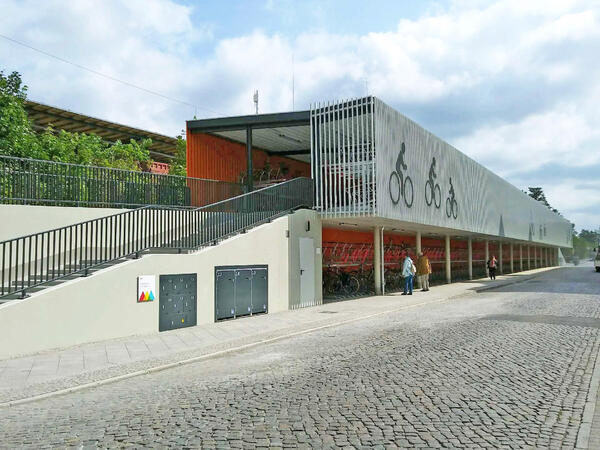 Die untere Etage des Fahrradparkhauses am Bahnhof wurde saniert.