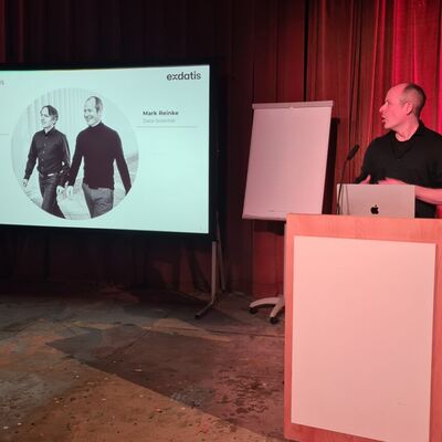Mark Reinke von exdatis bei seinem hochinteressanten Vortrag zu Einsatzm&ouml;glichkeiten von KI in Unternehmen