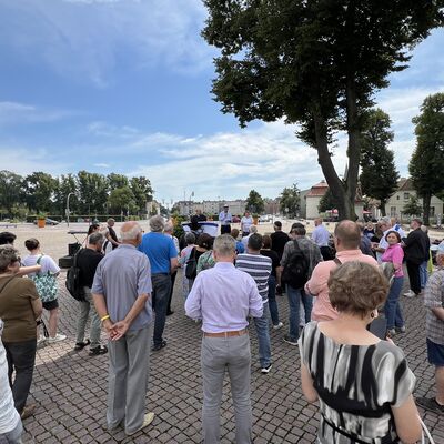 Zusammenkommen auf dem Schlossplatz anl&auml;sslich des Tages der Solidarit&auml;t mit Juden und Israel 