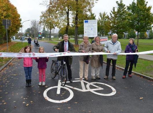 Die Heidelberger Stra�e ist Oranienburgs erste Fahrradstra�e - hier die Er�ffnung mit Baudezernet Frank Oltersdorf (Mitte)