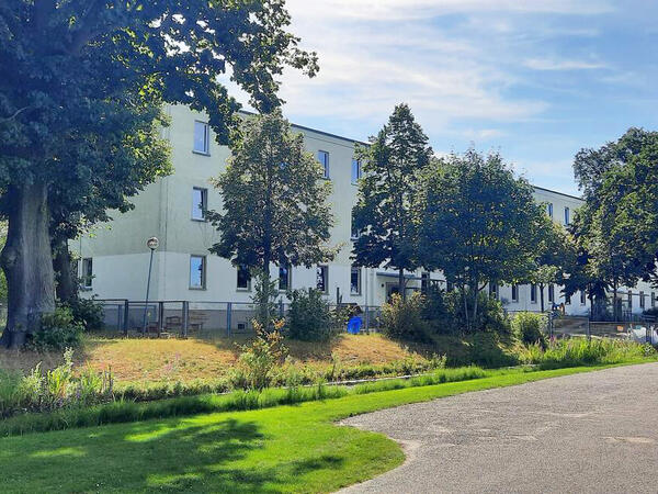 Die Sonnengrundschule im Schlosspark w�chst mit jedem Schuljahr um eine Klassenstufe an. Zum Schuljahr 2027/28 soll der zweiz�gige Schulbetrieb mit den Jahrgangsstufen 1 bis 6 vollst�ndig sein.