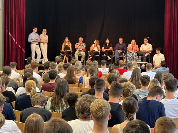 Am 6.9. fand in der Orangerie eine Podiumsdiskussion mit jungen Menschen zur Landtagswahl statt