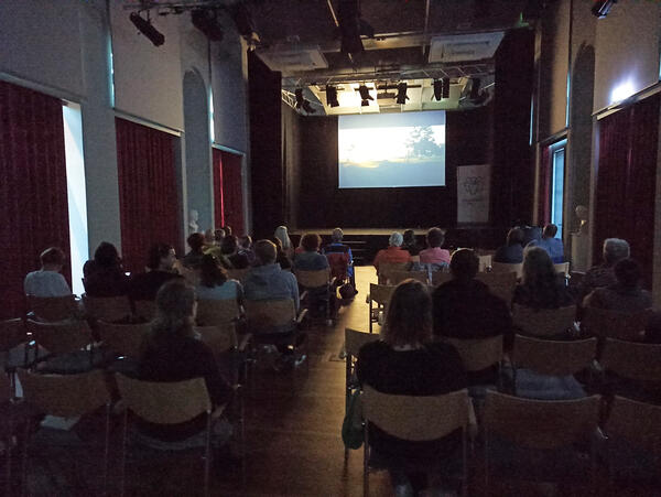 Rund 50 G�ste kamen zur �kofimtour in die Orangerie. Gezeigt wurde der Film  "Plastic Fantastic": 