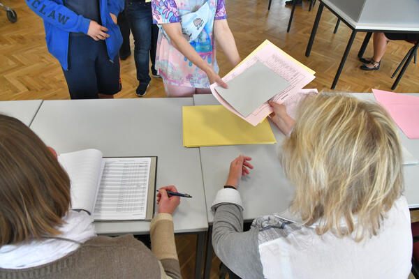 Die Stadtverwaltung sucht Wahlhelfer/innen f�r die Bundestagswahl am 23. Februar.