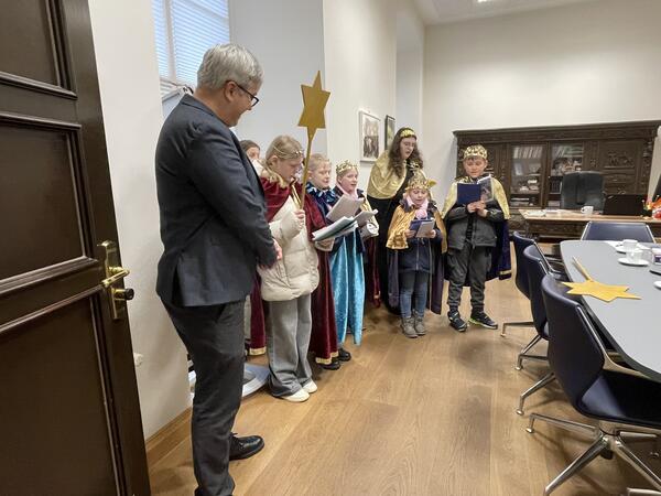 Sternsinger haben ihren Segen in das Oranienburger Schloss gebracht.