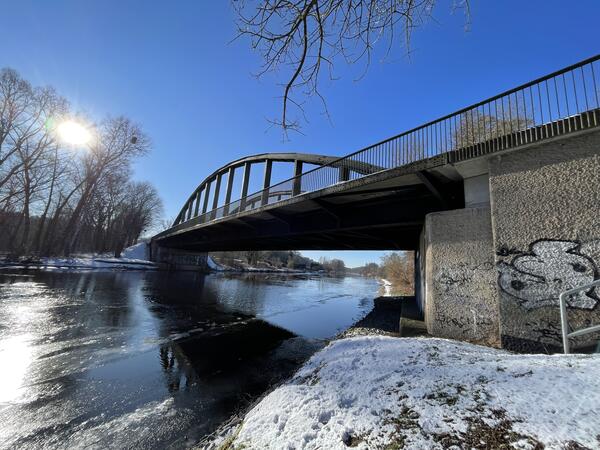 Die Stra�enbr�cke in Havelhausen muss aufgrund der zu geringen Durchfahrtsh�he durch einen Neubau ersetzt werden.