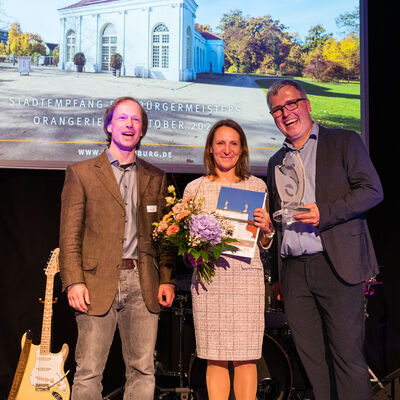 Kathrin Koczessa-Dr&ouml;&szlig;ler nahm als Vorsitzende der Laufgemeinschaft Oberhavel den Oranienburger Ehrenpreis 2024 in der Kategorie Initiative/Projekt entgegen.