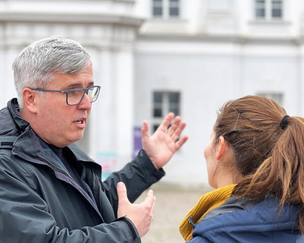 Die Stadt pr�ft einen Verkauf des Schlosses um Mehreinnahmen f�r die Stadtkasse zu generieren.