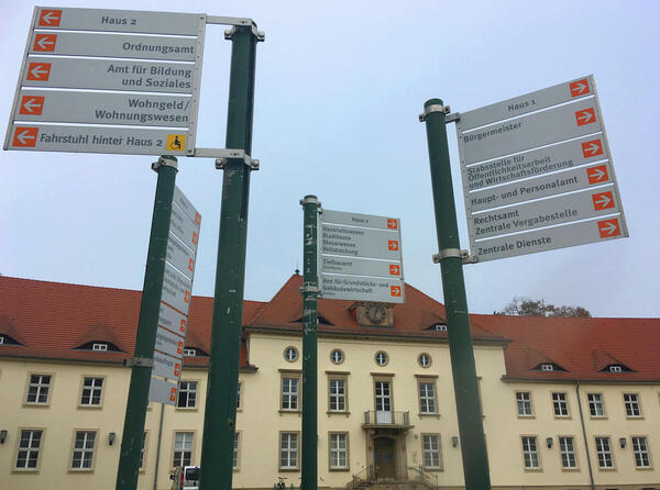 Auch zwischen den Feiertagen 2025/2026 ist die Oranienburger Stadtverwaltung f�r ihre B�rgerinnen und B�rger erreichbar.
