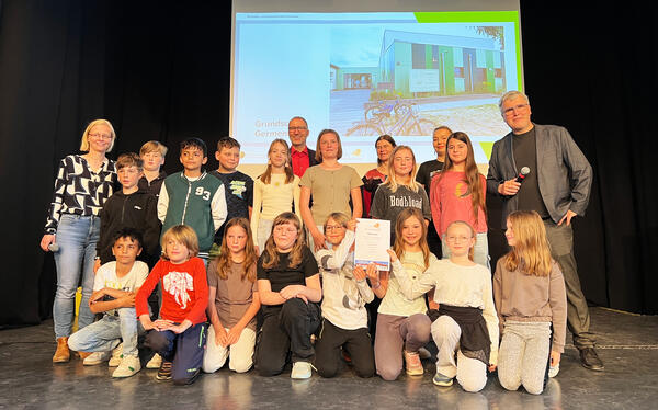 Energiesparprojekt im Schuljahr 2024/2025: Die teilnehmenden Schulen erhielten Auszeichnungen in der Orangerie