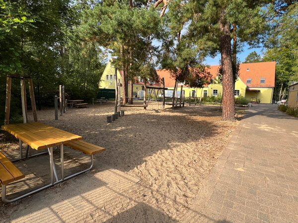 20250911-145_Grundschule Lehnitz - Schulhof