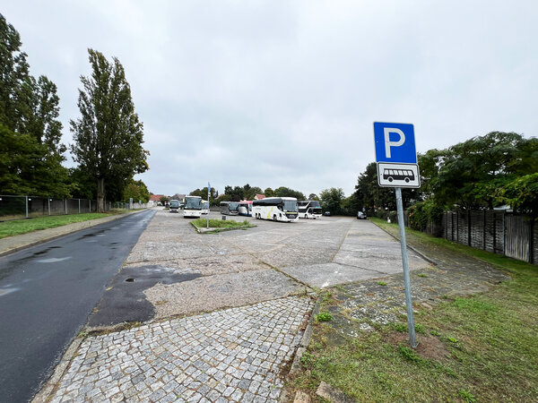 Reisebusparkplatz an der Gedenkst�tte Sachsenhausen im Sch�ferweg